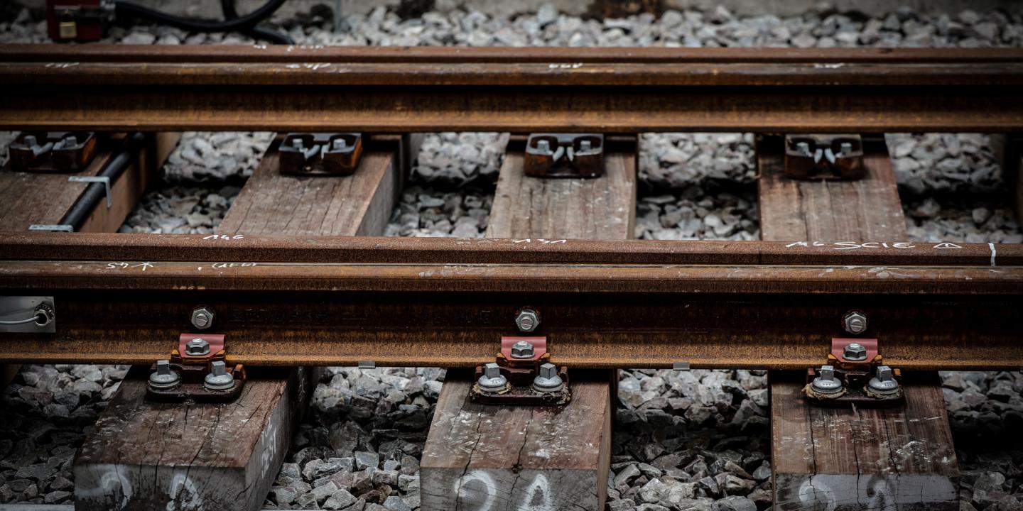 Loi-cadre transports : financer le rail et les routes par les autoroutes
