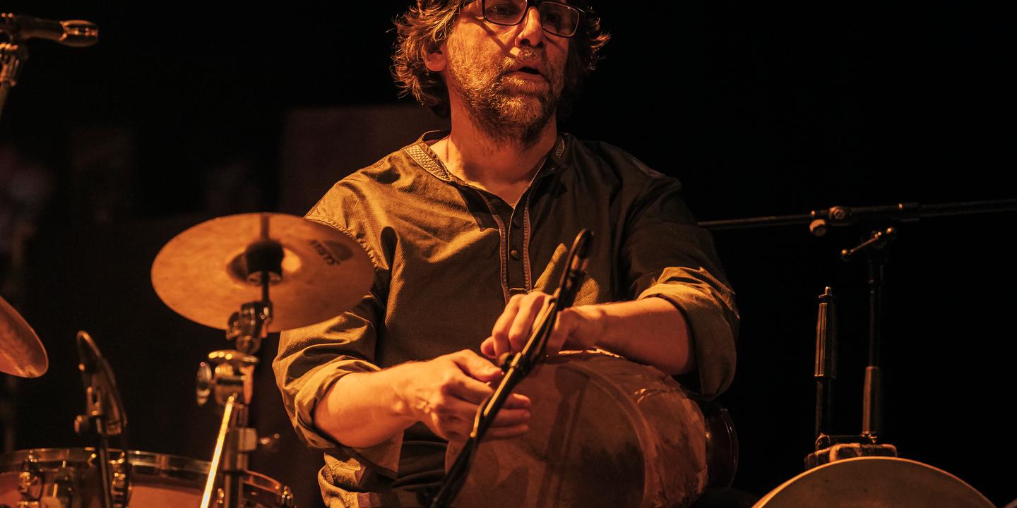 Keyvan Chemirani illumine Sons d'hiver avec son zarb persan en hommage à son père