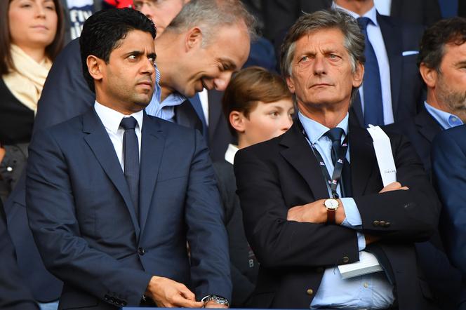 O presidente do PSG, Nasser Al-Khelaifi, e Nicolas de Tavernost durante a partida entre Paris Saint-Germain (PSG) e Bordeaux, no Parc des Princes, em Paris, em 30 de setembro de 2017.
