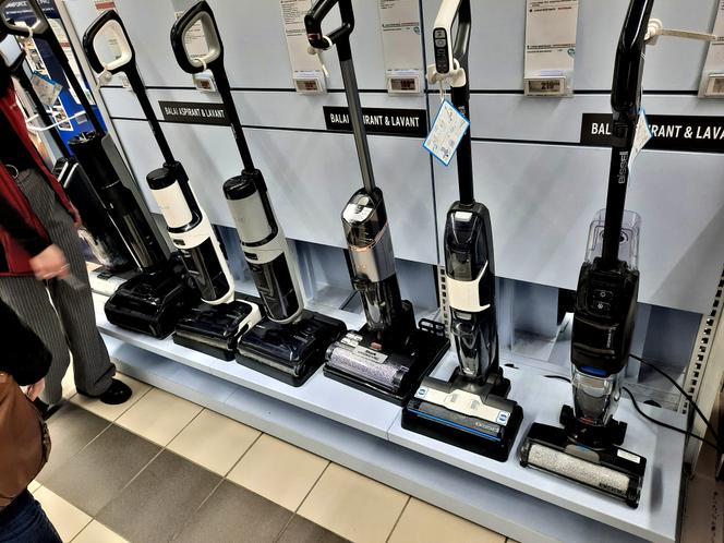 Dans un Darty, au rayon d’occasion, à Paris, le 5&nbsp;decembre 2025.