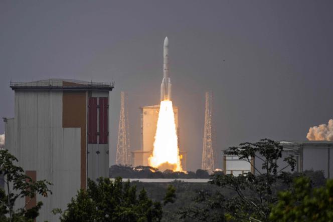 Une fusée Ariane 6, lancée depuis le Centre spatial guyanais à Kourou, en Guyane française, le 12 février 2026.