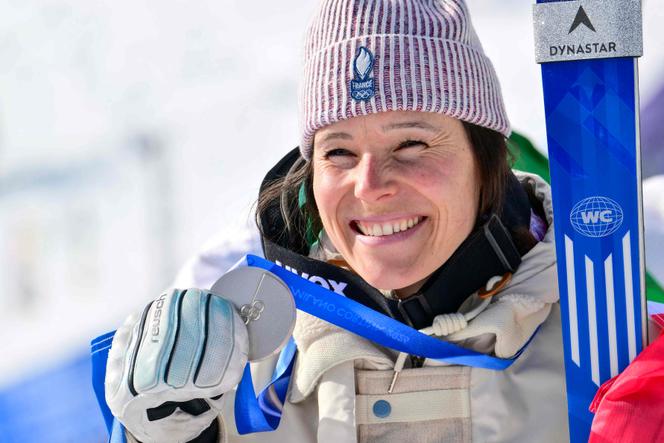 La skieuse Romane Miradoli après le super-G sur la piste de la Olimpia delle Tofane à Cortina d’Ampezzo (Italie), le 12&nbsp;février&nbsp;2026. 