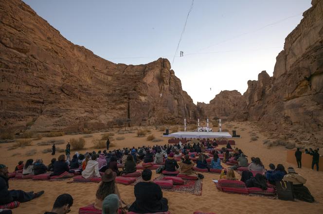 Le spectacle « Vertigo », de Rachid Ouramdane, lors du Festival des arts d’Al-Ula, à la Villa Hegra (Arabie saoudite), en janvier 2026.