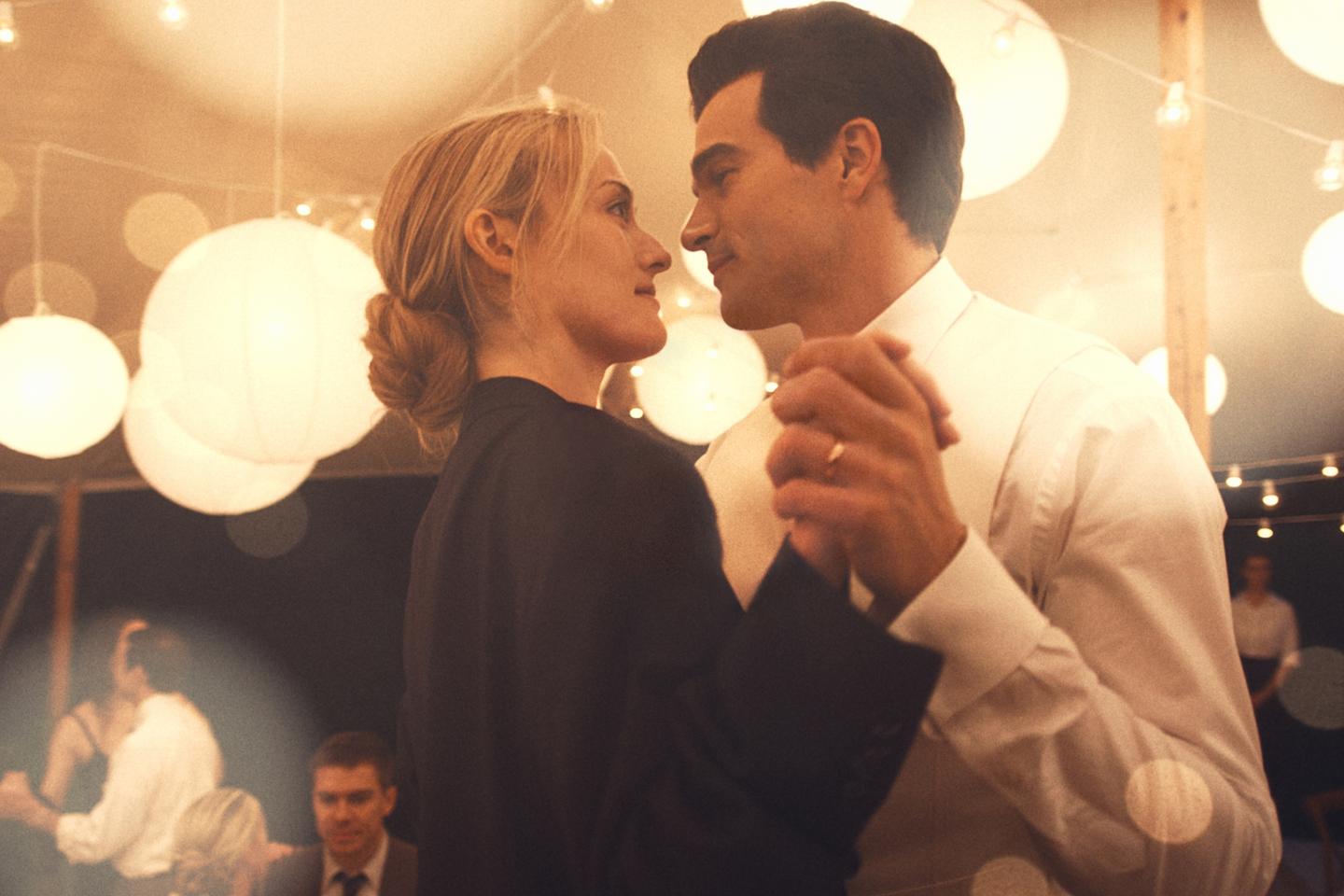 « Love Story : John Kennedy & Carolyn Bessette », sur Disney+ : retour sur un couple tragique traqué par les paparazzis