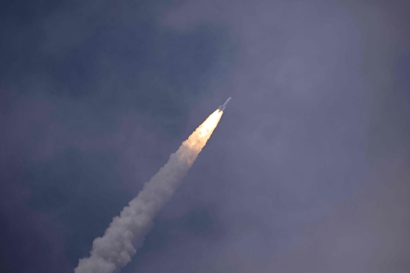 Ariane-6 réussit son premier lancement commercial pour la constellation de satellites d’Amazon