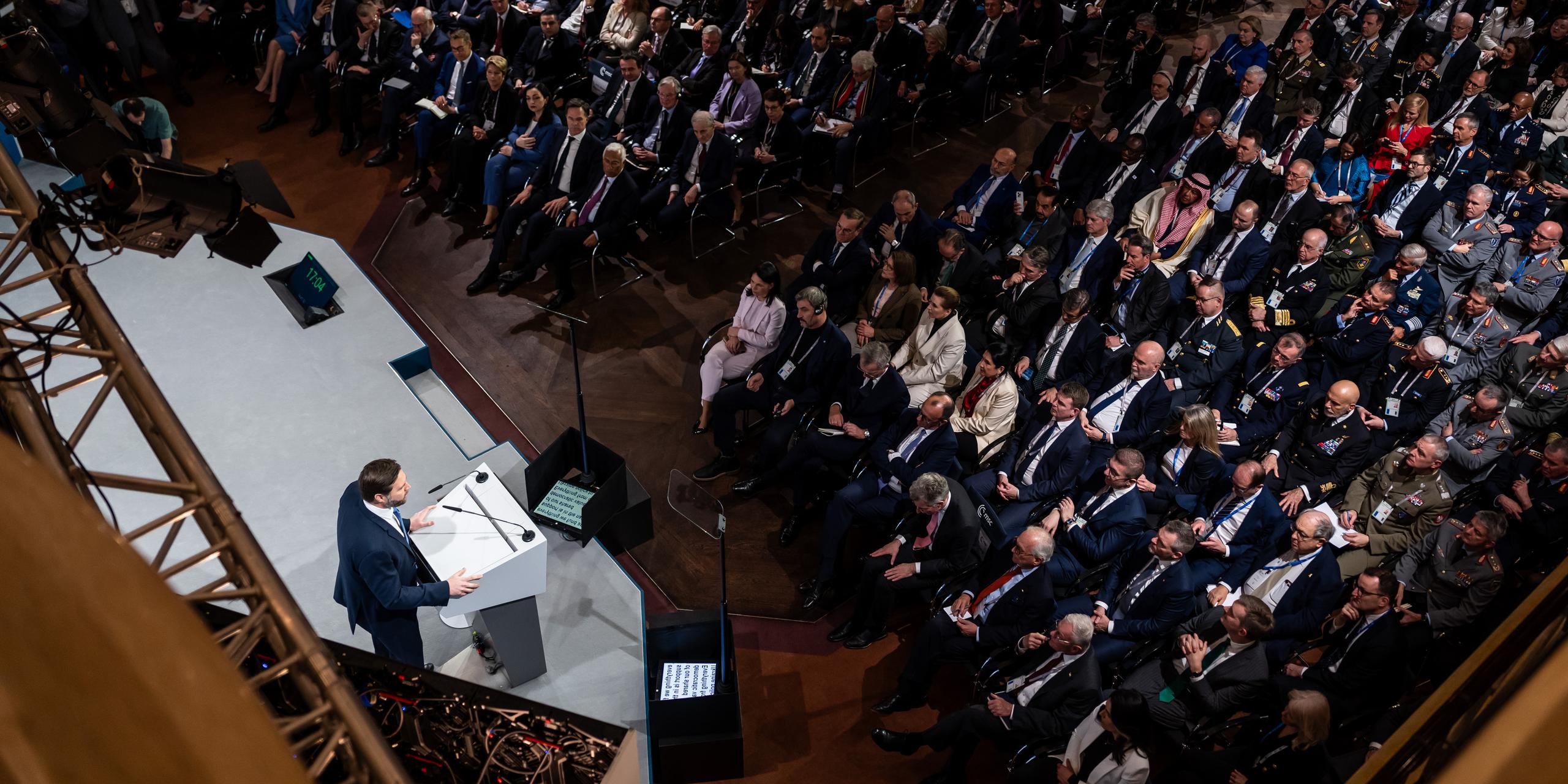 Un an après la Conférence de Munich sur la sécurité, que reste-t-il du discours hostile de J. D. Vance contre l’Europe ?