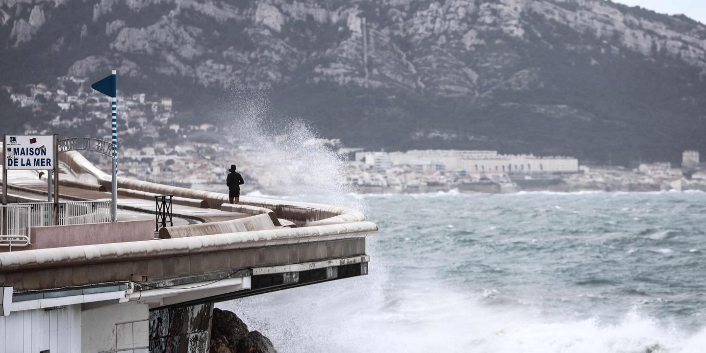 la dépression hivernale traverse le sud de la France avec des rafales de vent à plus de 120 km/h