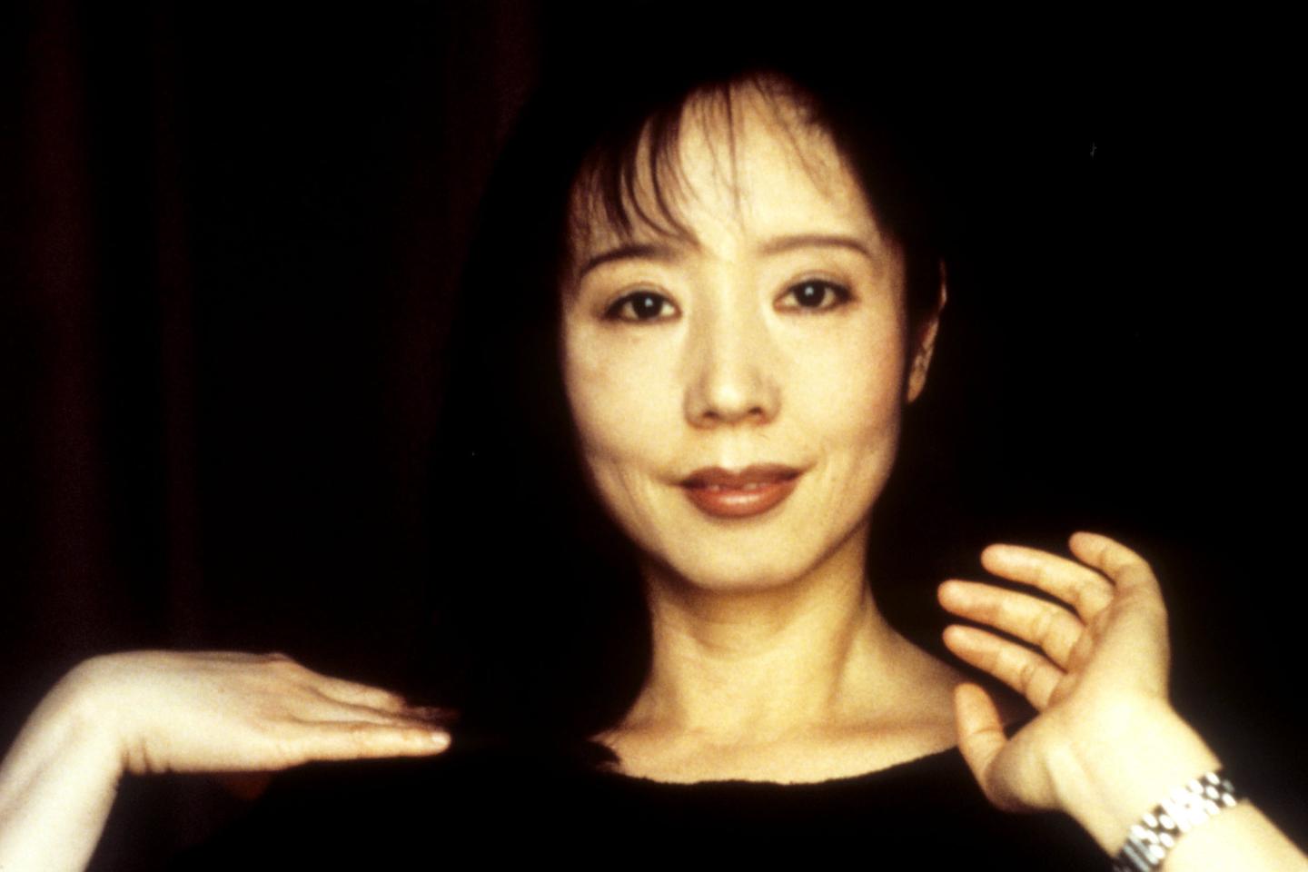 « Le Jour où tu m’as touchée », de Yan Geling : les métamorphoses de la Chine des années 1970 à 2000, à travers les comédiens d’un théâtre de l’armée