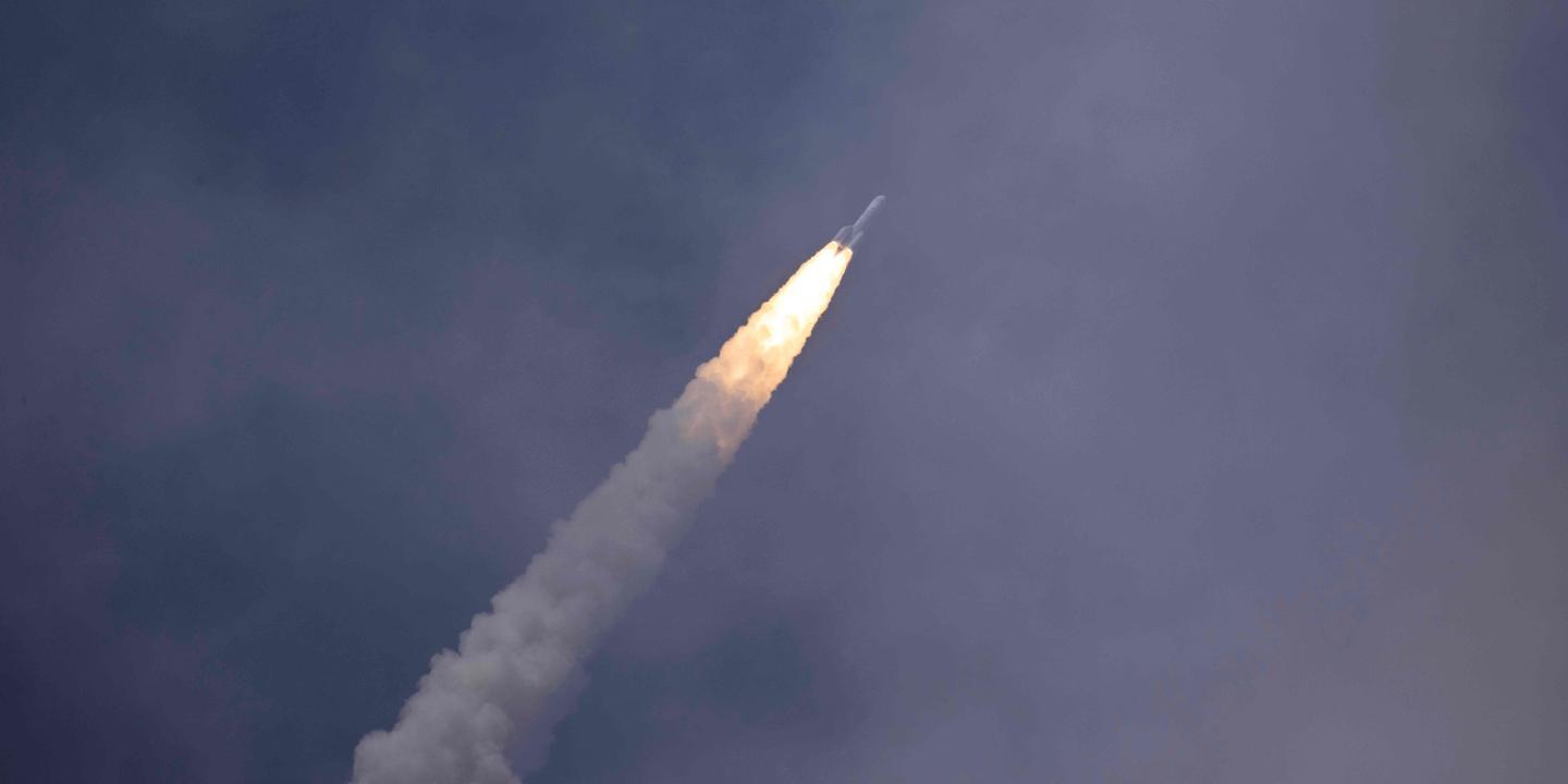 Ariane-6 réussit son premier vol commercial avec Amazon Leo, un succès crucial pour l'Europe spatiale