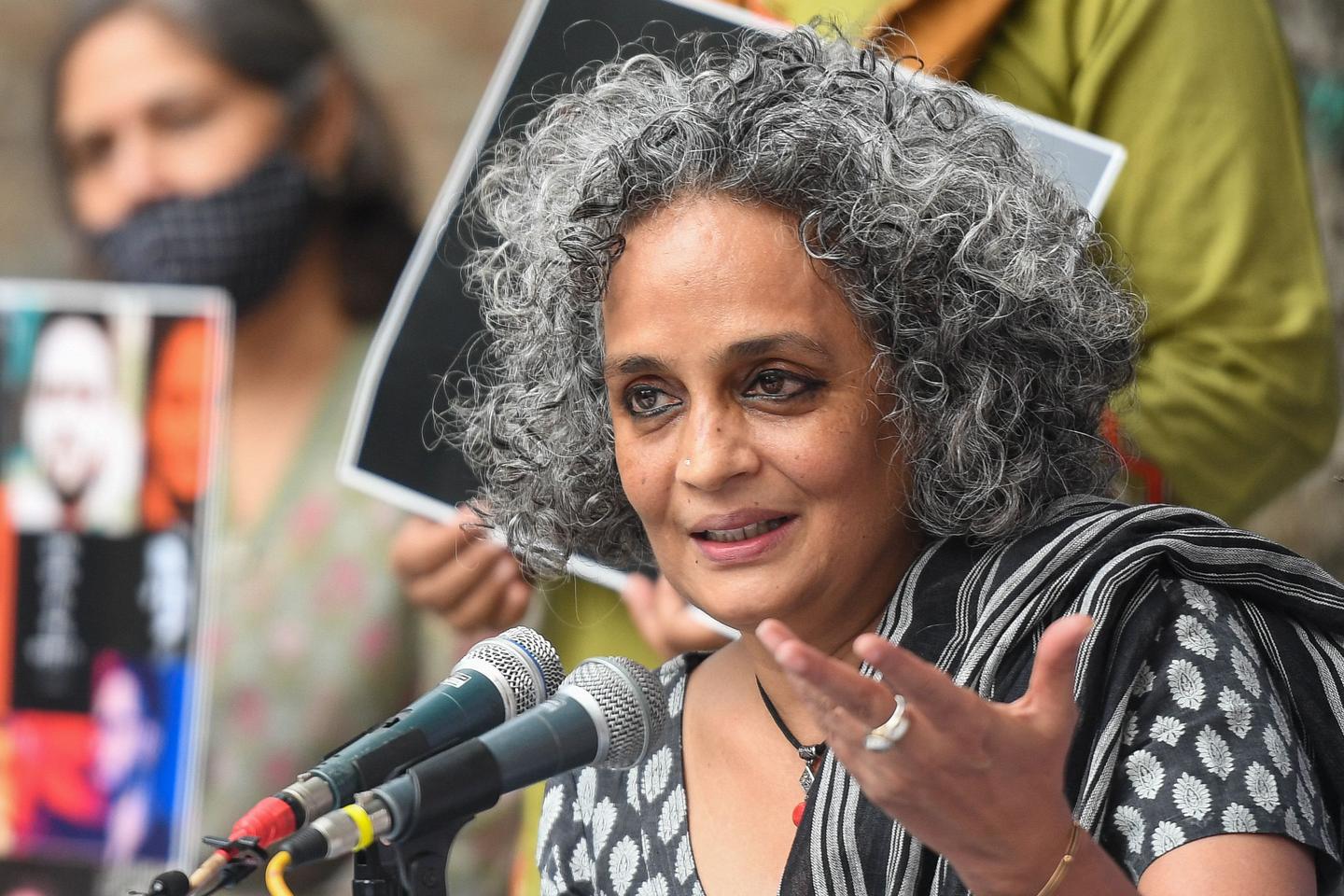L’écrivaine Arundhati Roy annule sa venue à la Berlinale après que le jury a refusé de s’exprimer sur Gaza