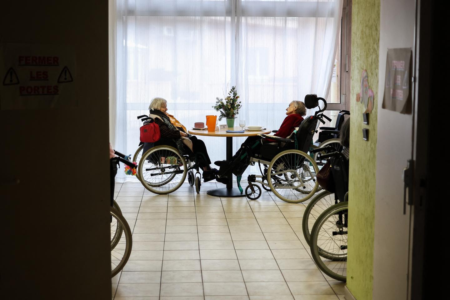 La Défenseure des droits s’inquiète du report du plan « grand âge »