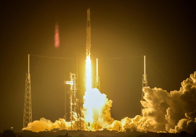Une fusée Falcon 9&nbsp;de SpaceX et un vaisseau spatial Dragon décollent dans le cadre de la mission Crew-12&nbsp;de la NASA vers la Station spatiale internationale, transportant les astronautes de la NASA Jessica Meir et Jack Hathaway, l’astronaute de l’ESA Sophie Adenot et le cosmonaute russe Andrey Fedyaev, depuis le complexe de lancement 40&nbsp;de la base spatiale de Cape Canaveral, en Floride, aux États-Unis, le 13&nbsp;février 2026.