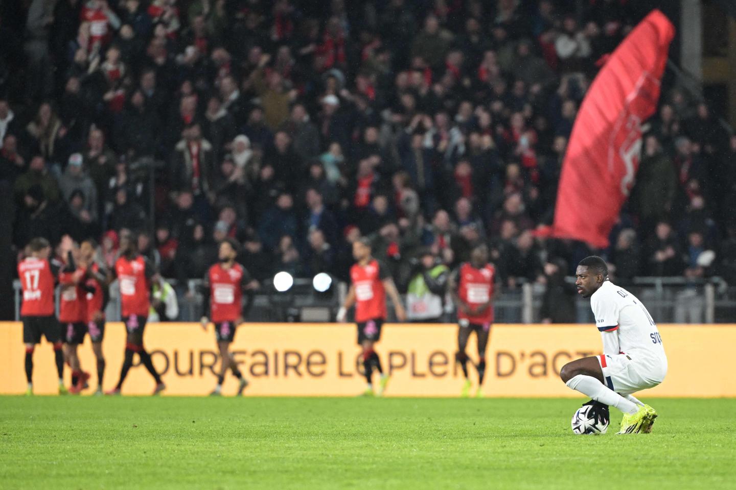 Le Paris Saint-Germain se fait surprendre à Rennes et pourrait perdre sa première place en Ligue 1 Le Paris Saint-Germain se fait surprendre à Rennes et pourrait perdre sa première place en Ligue 1