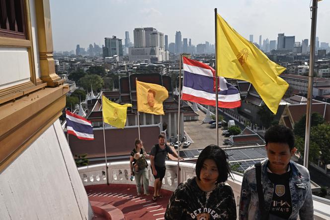 Au temple bouddhiste Wat Saket, le lendemain des élections générales, à Bangkok, le 9&nbsp;février 2026.