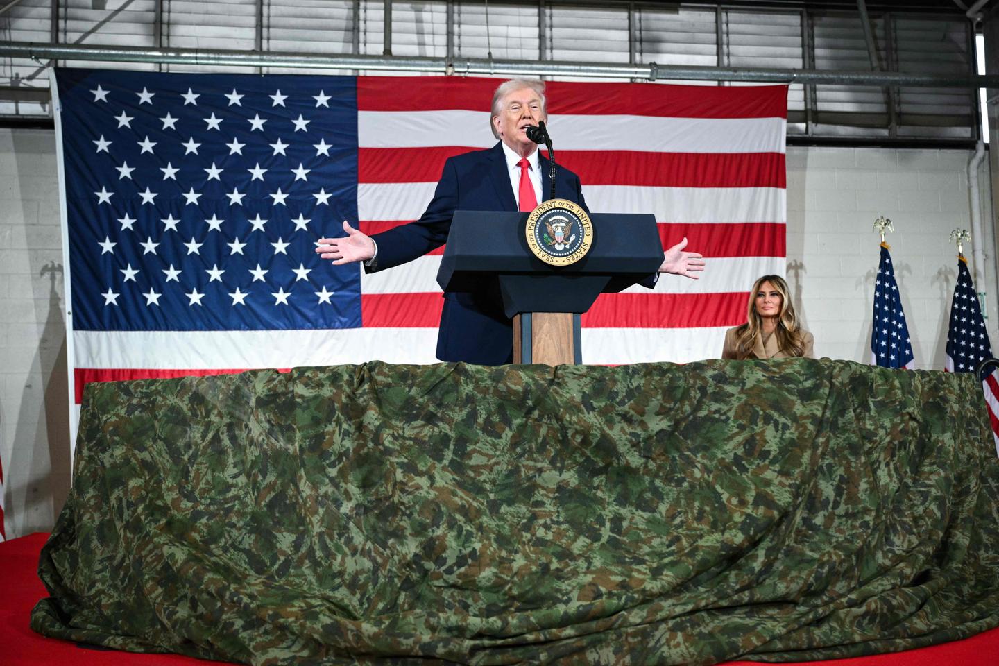 Donald Trump va déployer un deuxième porte-avions dans le Golfe et met en garde l’Iran en cas d’échec des négociations