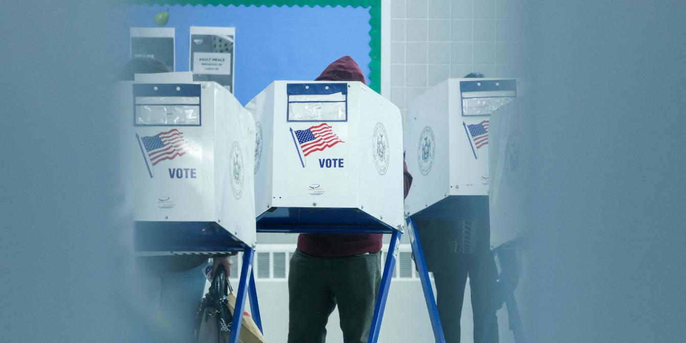 Donald Trump menace de contourner le Congrès pour imposer ses réformes électorales Kép