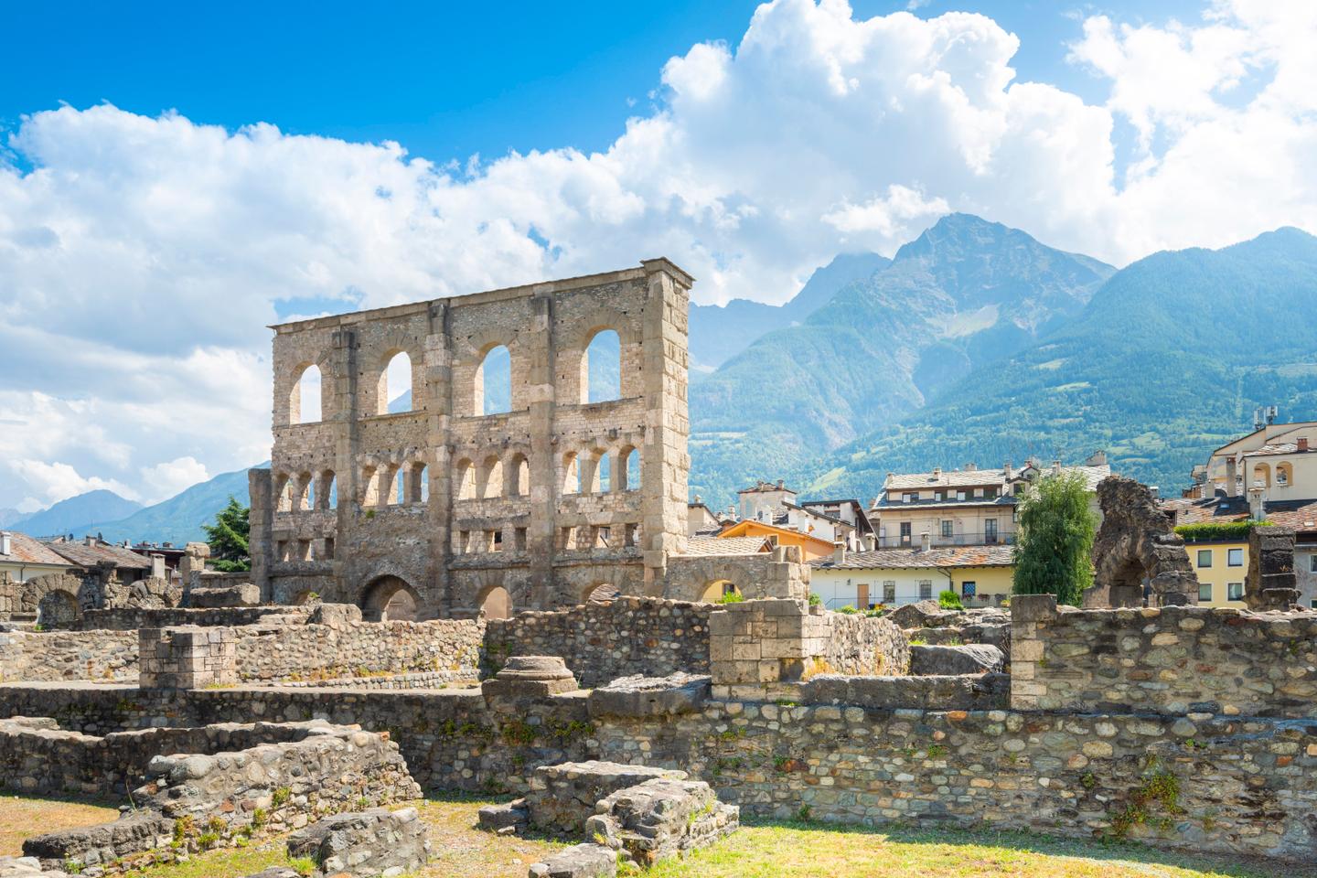 Discover Aosta in 48 hours, from the Roman walls to the Alpine paths