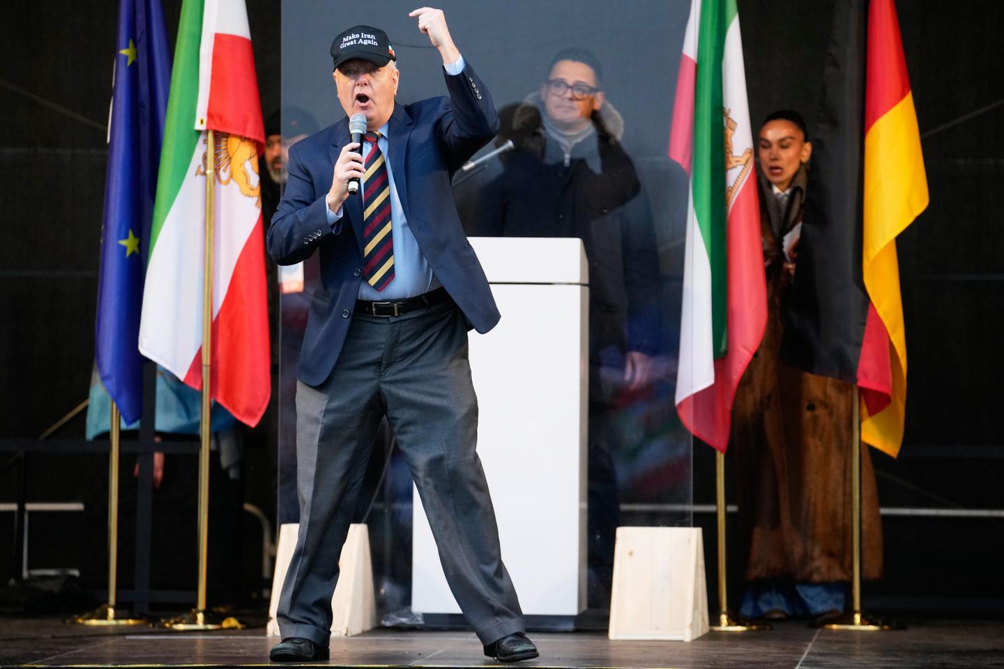 L’euphorie fragile des « faucons » américains, revigorés par l’attaque contre l’Iran