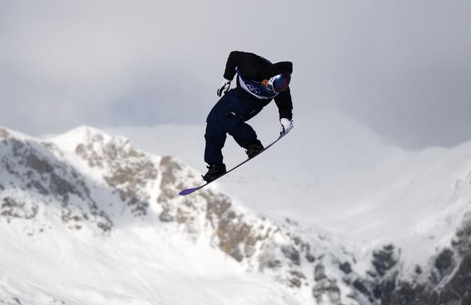Le Français Romain Allemand lors des qualifications de snowboard slopestyle aux Jeux olympiques de Milan-Cortina, le 15&nbsp;février 2026, à Livigno (Italie).