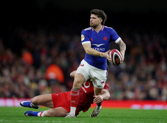 L’ouvreur Matthieu Jalibert lors de la victoire du XV de France face au Pays de Galles, à Cardiff (Royaume-Uni), le 15&nbsp;février&nbsp;2026, dans le cadre du Tournoi des six nations.