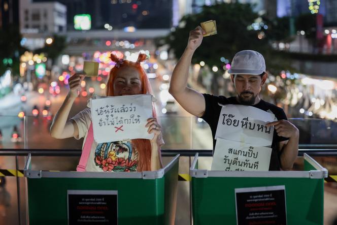 Lors d’une manifestation simulant un référendum pour destituer les membres de la commission électorale thaïlandaise, à Bangkok, 15&nbsp;février 2026.