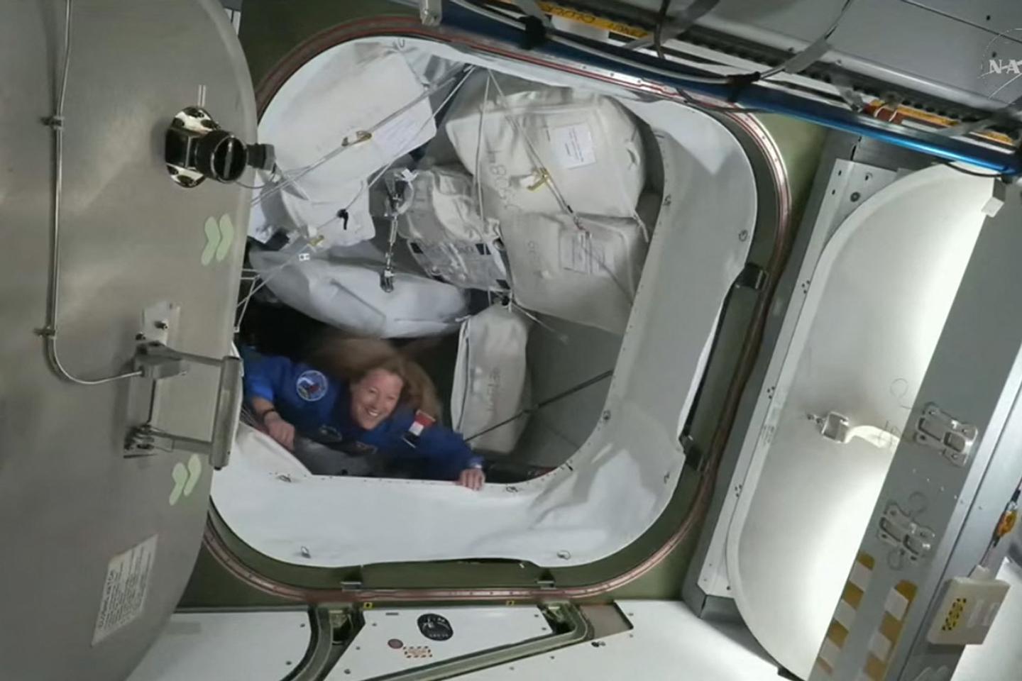 « Le corps des astronautes bouge, dégage de la chaleur et des gaz perturbant les mesures » « Le corps des astronautes bouge, dégage de la chaleur et des gaz perturbant les mesures »