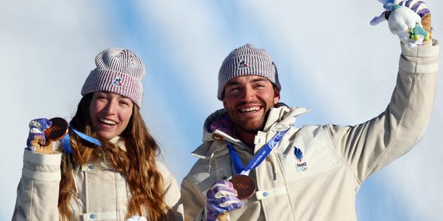 Snowboardcross aux JO 2026 : avec leur médaille de bronze, Léa Casta et Loan Bozzolo sauvent le maigre bilan des Bleus