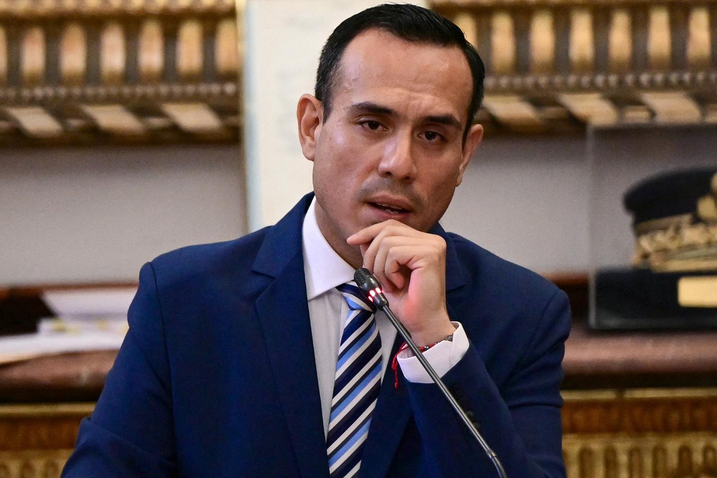 Au Pérou, le Parlement vote la destitution du président par intérim, José Jeri