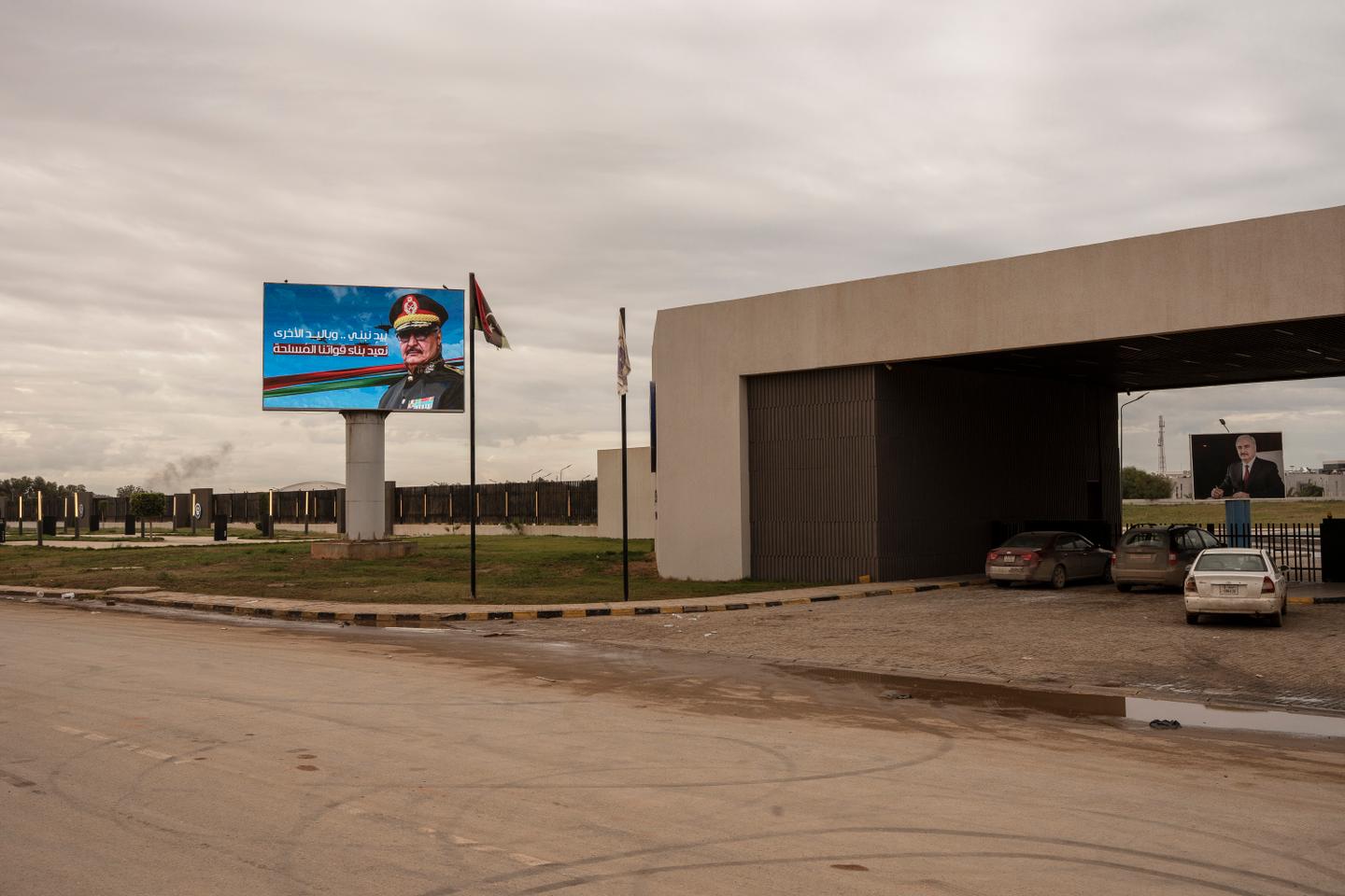 En Libye, quinze ans après la chute de Kadhafi, l’essor du modèle autoritaire du maréchal Haftar En Libye, quinze ans après la chute de Kadhafi, l’essor du modèle autoritaire du maréchal Haftar