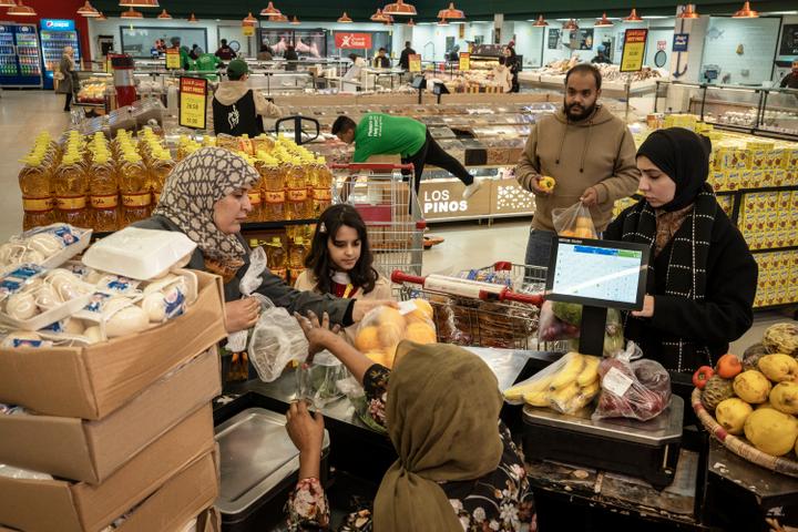 Dans les rayons de l’hypermarché de la marque française Géant, à Benghazi (Libye), le 13 décembre 2025. 