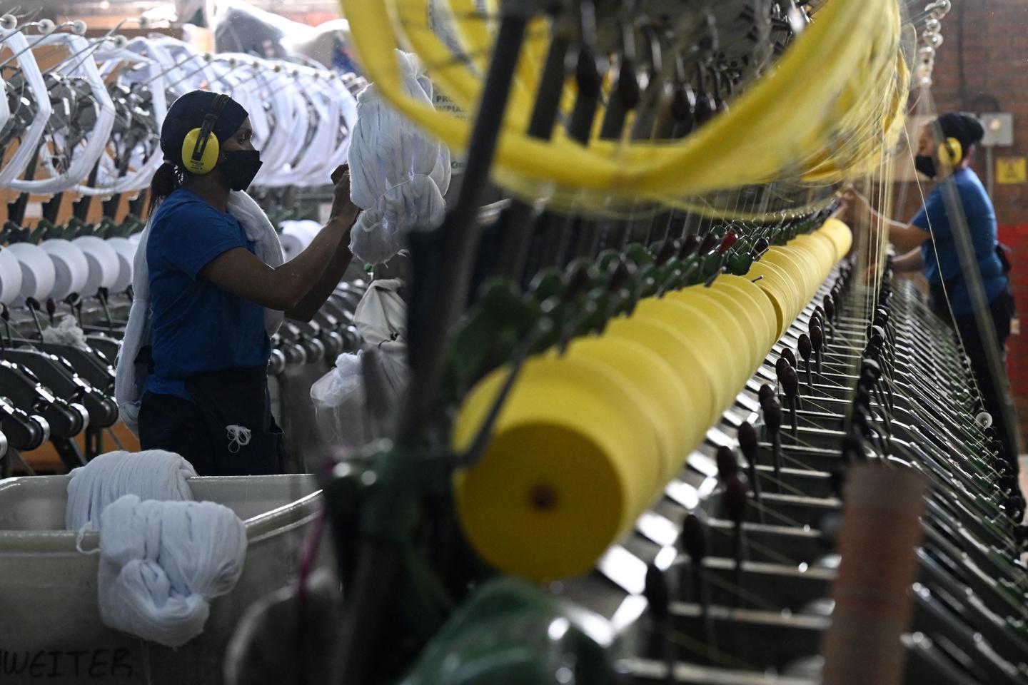 En Colombie, le salaire minimum devient un enjeu électoral, à trois mois de l’élection présidentielle