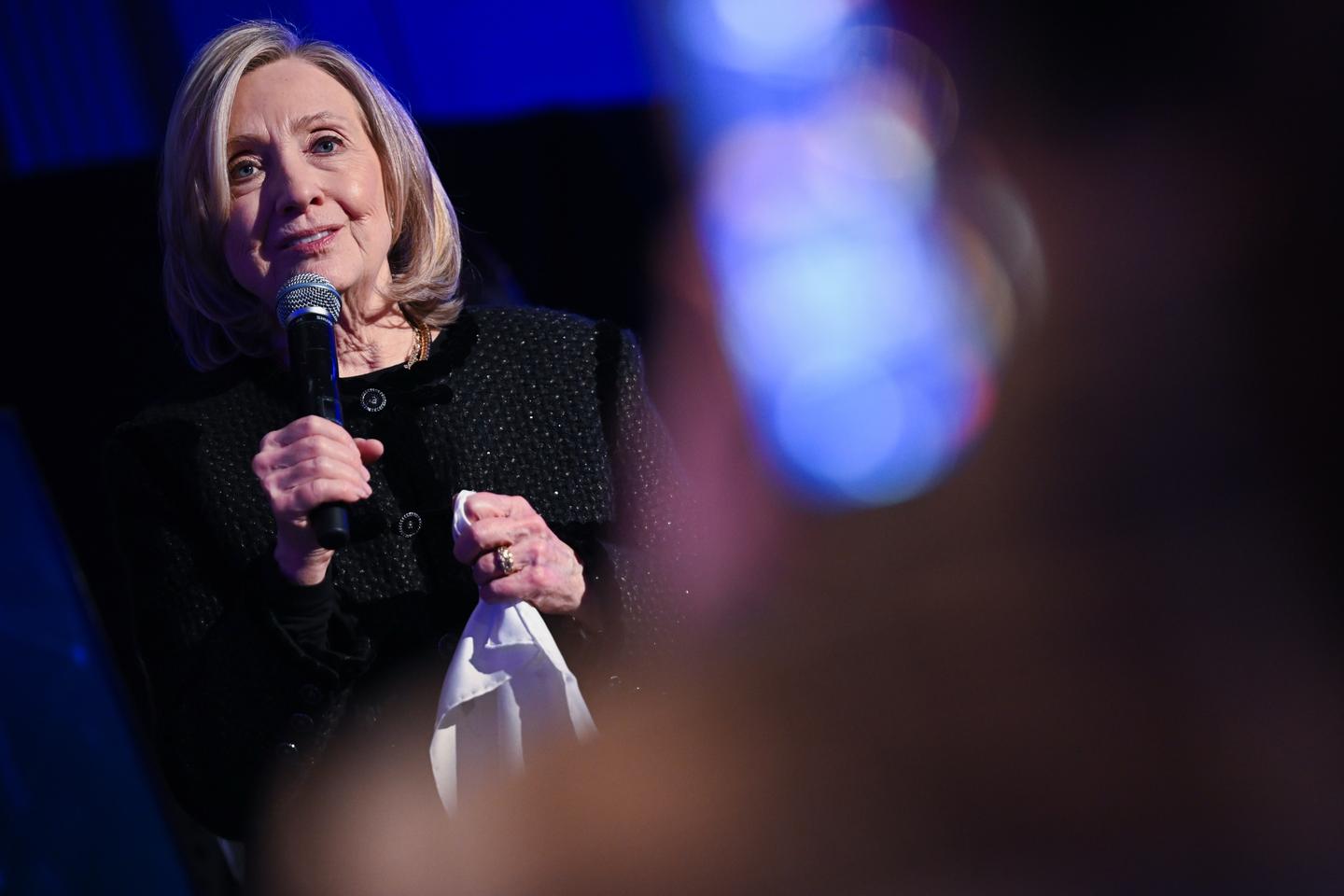 Affaire Epstein : Hillary Clinton accuse Donald Trump de vouloir dissimuler des dossiers