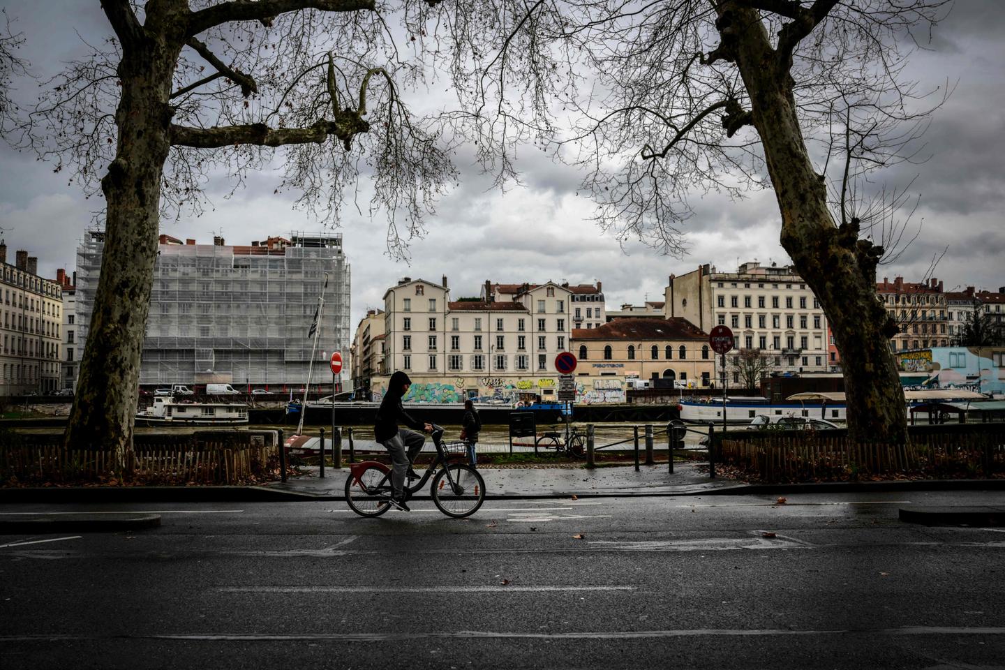 Neuf interpellations dans l’enquête sur la mort de Quentin Deranque, la Jeune Garde mise en cause, LFI dans la tourmente