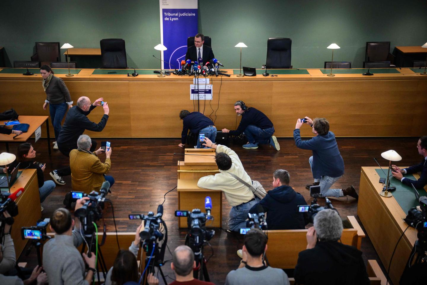 Mort de Quentin Deranque : une enquête pour « homicide volontaire » a été ouverte, pas d’interpellations à ce stade, annonce le procureur de Lyon