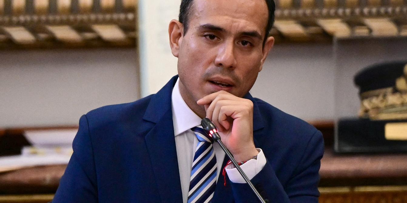 Au Pérou, le Parlement vote la destitution du président par intérim, José Jeri Kép