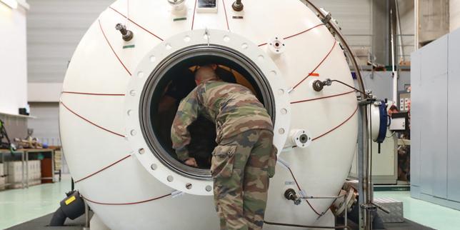 Des expériences pour des plongées en autonomie dans les grands fonds menées sur la base navale de Toulon