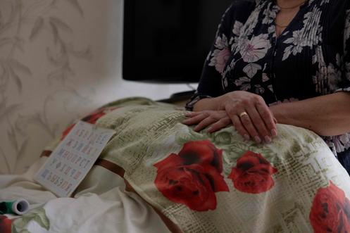 Um quadro alfabético, usado por Olena para se comunicar com o marido, em Chernihiv (Ucrânia), 12 de fevereiro de 2026.