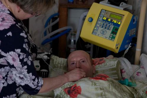Olena, com o marido, Anatoli, em Chernihiv (Ucrânia), 12 de fevereiro de 2026.