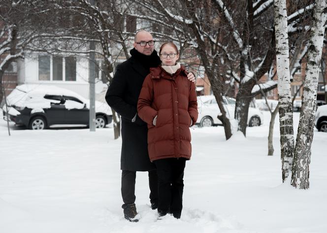 L’essayiste Tetyana Ogarkova et le philosophe Volodymyr Yermolenko, à Brovary (Ukraine), en février 2026.