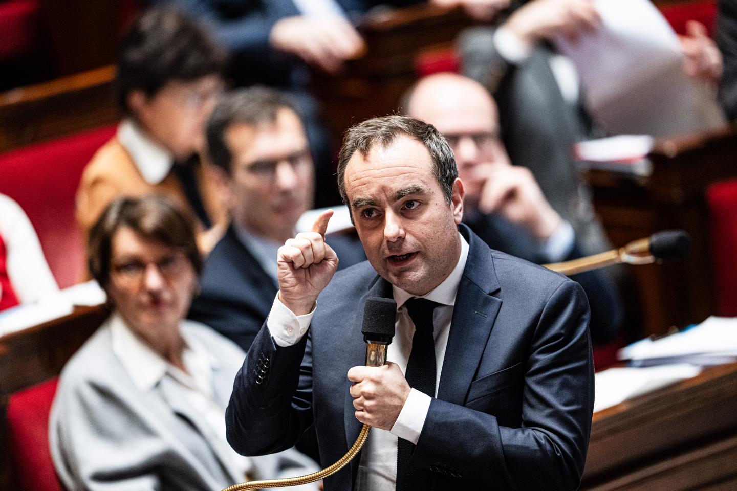 Après la mort de Quentin Deranque, les macronistes font le pari électoral du « ni LFI ni RN »
