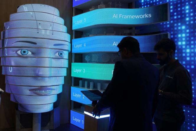 Un robot d’intelligence artificielle de la société Jio, au Bharat Mandapam, l’un des sites du Sommet mondial sur l’impact de l’intelligence artificielle, à New Delhi, le 17 février 2026.