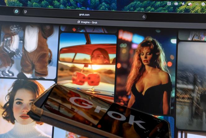 Une illustration montrant le site web Grok Imagine sur un iPad et un écran d’ordinateur,&nbsp;à Miami (Floride), le 26&nbsp;janvier 2026.