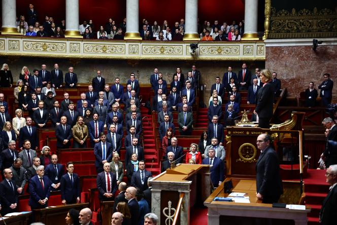 Durante o minuto de silêncio observado três dias após a morte de Quentin Deranque, no hemiciclo do Palais-Bourbon, 17 de fevereiro de 2026.