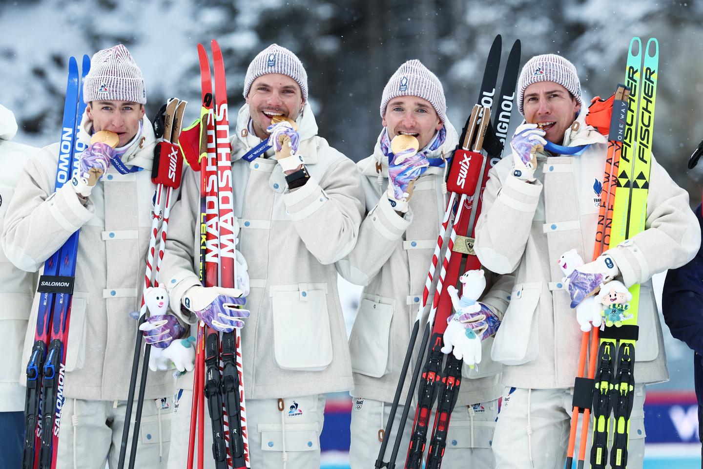 JO 2026 : les Bleus du biathlon champions olympiques pour la première fois en relais, record de médailles battu pour la France… Le résumé du mardi 17 février