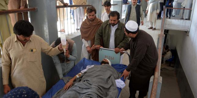 Au Pakistan, au moins 14 morts dans des attentats et des tirs