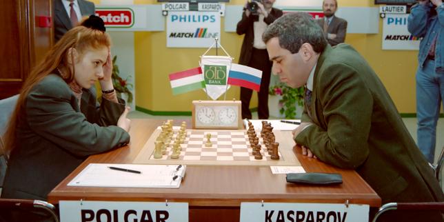 « La Reine des échecs », sur Netflix : portrait de Judit Polgar, seule femme à avoir maté Garry Kasparov