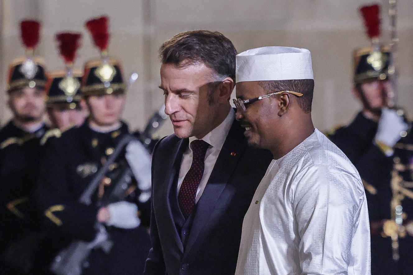 Un an après avoir été mise dehors, la France revient au Tchad