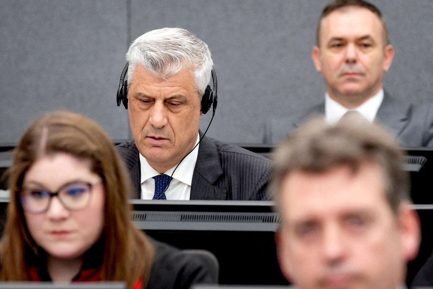 Hashim Thaçi, ex-président du Kosovo, plaide « l’innocence » et risque 45 ans de prison  pour crimes contre l’humanité