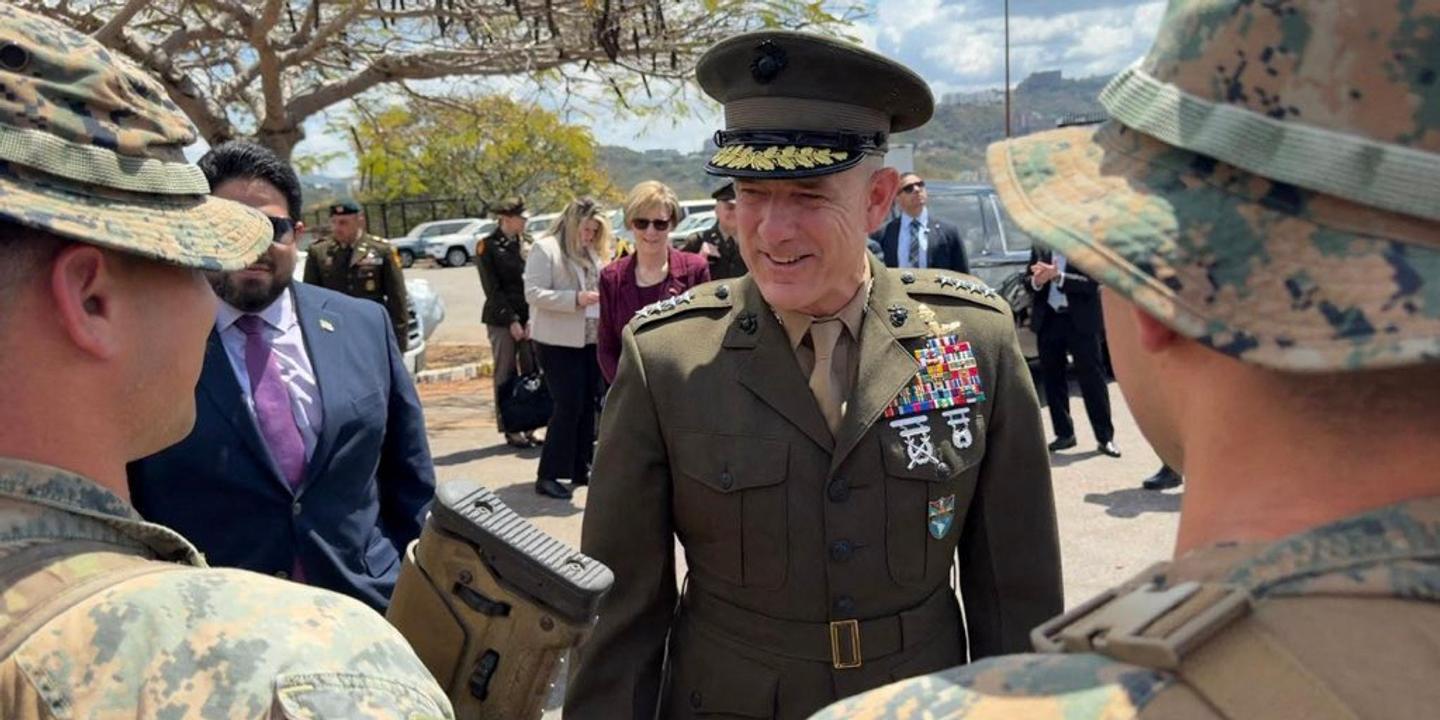 Le chef du commandement militaire américain pour l’Amérique latine a visité le Venezuela et rencontré sa présidente