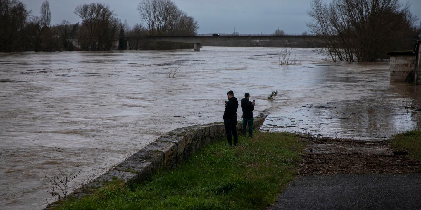 Sébastien Lecornu promet une « mobilisation totale » et une « indemnisation au plus vite » des victimes des crues ; quatre départements toujours en vigilance rouge